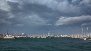 Bina ve marina delikleri köprülü timelapse giriş