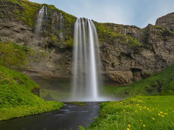 Exposição ultra longa de Seljalandsfoss, a cachoeira no sul da Islândia — Fotografia de Stock