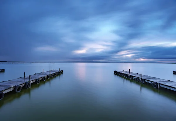 Albufera lake ultra long exposure with wooden pier — Stock Photo, Image