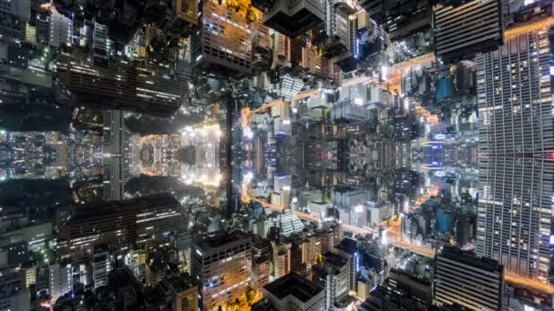 Фантазия о временном отрезке Токио с зеркальными офисными зданиями, зацикленная версия — стоковое видео