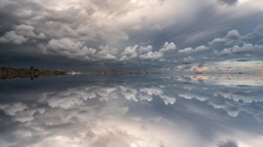 Fantezi refleks Vinçler, kargo gemileri ve deniz, zaman atlamalı ile ticari bağlantı noktası
