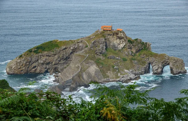 San Juan de Gaztelugatxe wysepka i kaplica — Zdjęcie stockowe