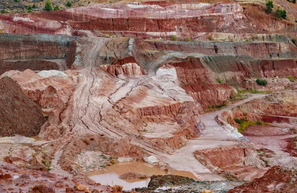 Kaolin strip mine detailed view with bright colors — Stock Photo, Image