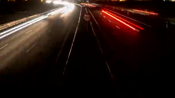 고속도로, 루프 준비 시간 경과에서 빠른 자동차 조명 — 비디오
