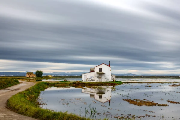 Ultra long exposure of flooded rice field with road — Stock Photo, Image