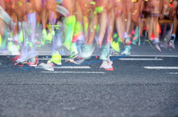 Runner bacaklar hareket çalıştıran ön görünüm — Stok fotoğraf