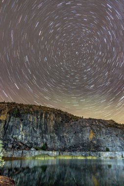Circumpolar gece kayrak üstünde tepe-in benim ateş