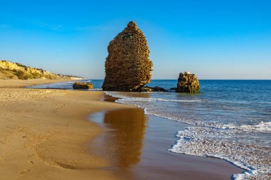 Ocean Beach yakınındaki eski yıkık savunma kulesi
