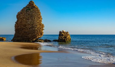 Kıyı şeridi sahil savunma kulesi mahvetti