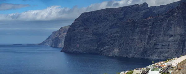 Los Gigantes kayalıklarla Tenerife büyük panorama — Stok fotoğraf