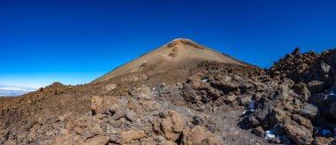 Teide yanardağ krater mavi gökyüzü karşı