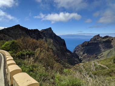 Teno Dağları, Tenerife ikonik eğri dağ yolu