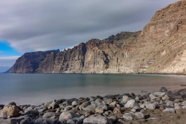 Los guios beach and Los Gigantes cliffs in Tenerife — Stock Photo, Image