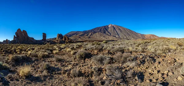 Vista panorámica de la montaña del Teide con Los Roques — Foto de Stock