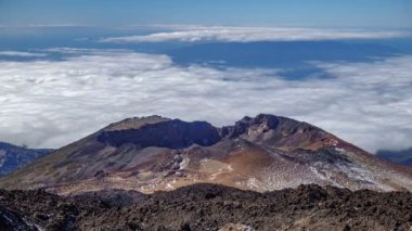 Pico Viejo yanardağ krater ile bulutlar zaman atlamalı