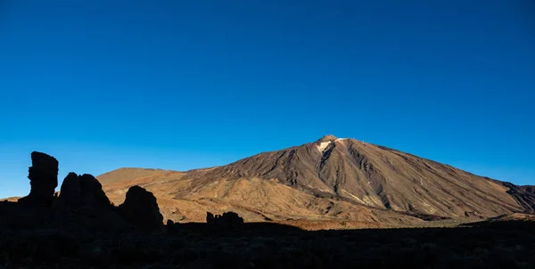 Panoramatický pohled na horu Teide s Los Roques stíny — Stock fotografie