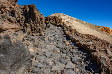 Mükemmel Teide yanardağı üzerine döşeli yolu hiking