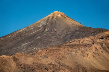 Teide yanardağı ikonik krater mavi gökyüzü karşı