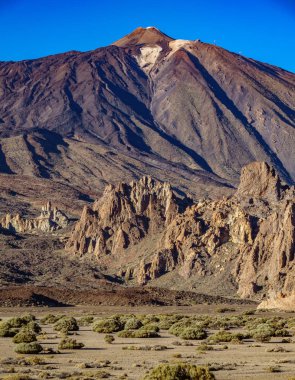 Teide yanardağı tepe Los Roques kayalar üzerinde