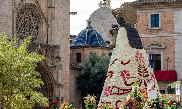 Rear view of las fallas virgin built with flowers in Valencia — Stock Photo, Image