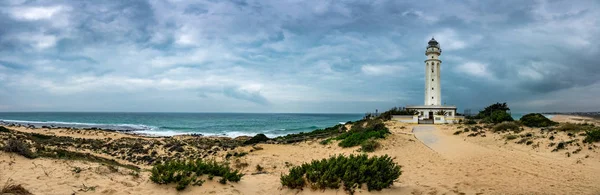 Trafalgar farol gigapan com oceano, areia e céu nublado — Fotografia de Stock