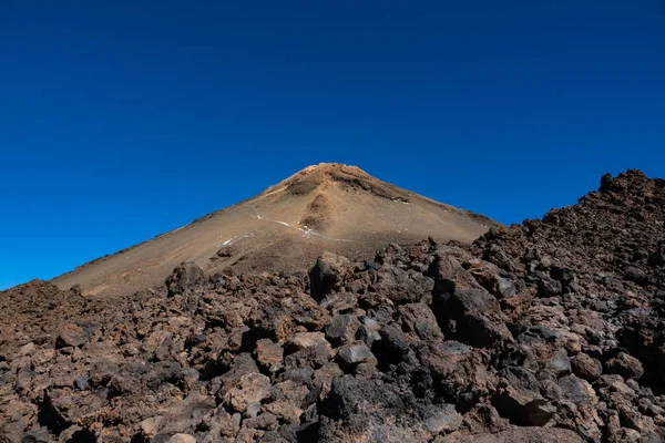 Teide kultovní kráter proti jasné modré oblohy v Tenerife — Stock fotografie