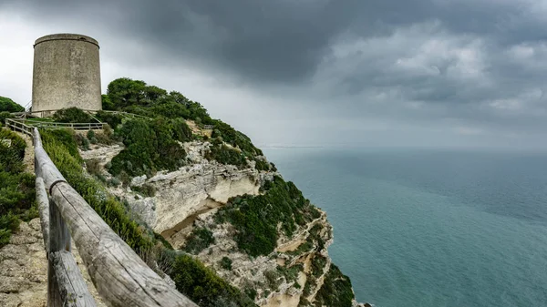 Tajo torre amplo panorama sob a tempestade em Barbate, Cádiz — Fotografia de Stock