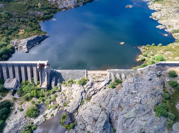 Sanabria, Ispanya 'da kırık barajın havadan görünümü — Stok fotoğraf