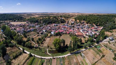 Zamora 'da Pobladura de Aliste köyünün panoramik havadan görünümü