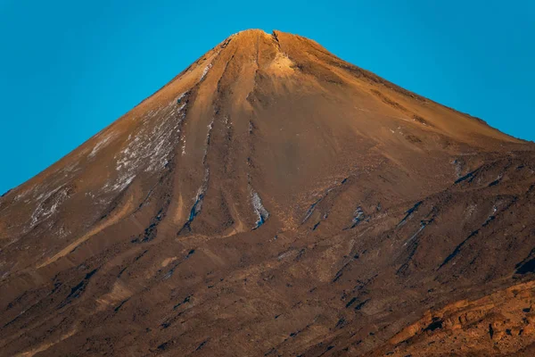 Mavi gökyüzüne karşı şafak vakti Teide dağ tepe krateri — Stok fotoğraf