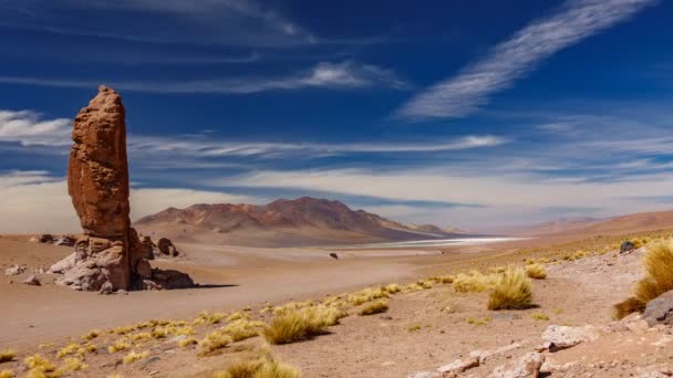 Monjes de Pacana y timelapse salar en Atacama — Vídeo de stock