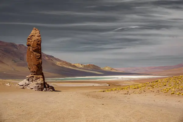 Formación de piedra Monjes Pacana cerca de Salar De Tara, desierto de Atacama —  Fotos de Stock