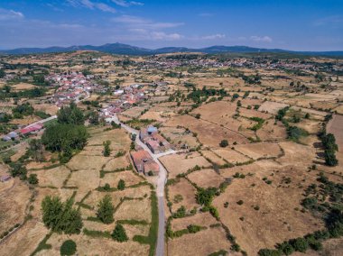 Zamora'daki Figueruela köyünün panoramik havadan görünümü