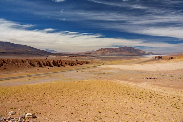 Formation de pierres Pacana Monks près de Salar De Tara, Désert d'Atacama — Photo