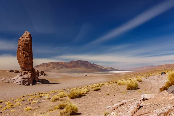 Formación de piedra Monjes Pacana cerca de Salar De Tara, desierto de Atacama, larga exposición — Foto de Stock