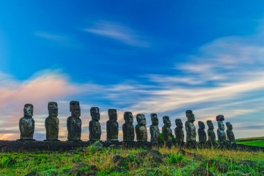 Paskalya Adası Ahu Tongariki ahu Tongariki heykellerde gün doğumu
