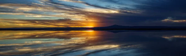 Sunset panorama with cloudscape at Chaxa lagoon, Atacama — Stock Photo, Image