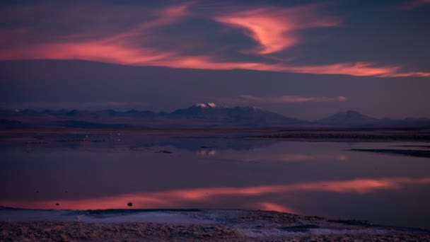 Sonnenuntergang über Atacama Salar und Chaxa-Lagune — Stockvideo