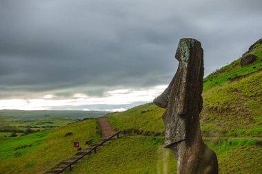 Moai'nin taş ocağındaki profili, Rapa Nui