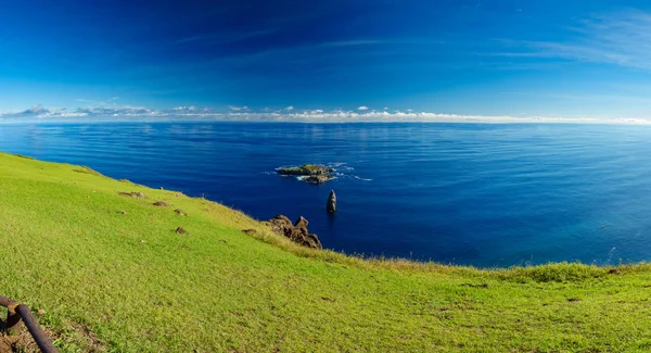 Tangata matu ilhotas em Rapa Nui, vista panorâmica — Fotografia de Stock