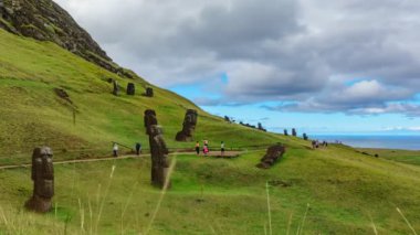 Rapa Nui adasında Moai ocağı zaman atlamalı