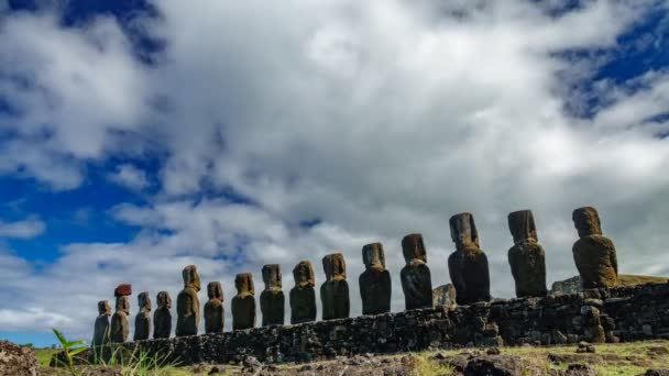 Time-lapse di Ahu tongariki all'alba, vista posteriore — Video Stock