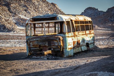 Atacama çölünde terk edilmiş otobüs, Şili