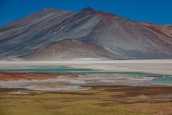 Atacama muhteşem kırmızı taşlar ve Talar salar — Stok fotoğraf