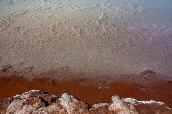 Salt Lake uppifrån vy med klarröda färger — Stockfoto