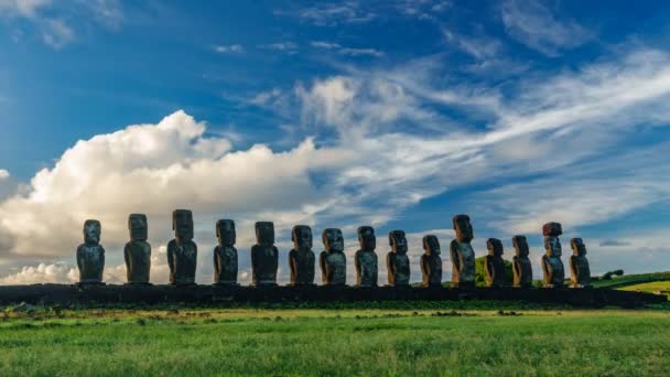 Time-lapse de Ahu tongariki al amanecer, contraluz — Vídeos de Stock