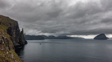 Trollkonufingur zaman atlamalı, Faroe Adaları Witchs Parmak kenar