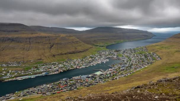 Timelapse miasta Klaksvik na wyspie Bordoy, Wyspy Owcze, Dania — Wideo stockowe