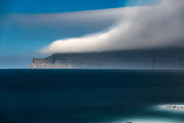 Long exposure of Faroe islands and ocean — Stock Photo, Image