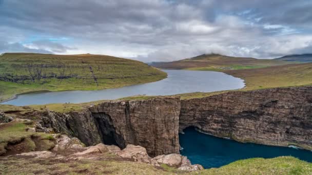 Sorvagsvatn lake over the cliffs of Vagar island time lapse, Faroe Islands — Stock Video